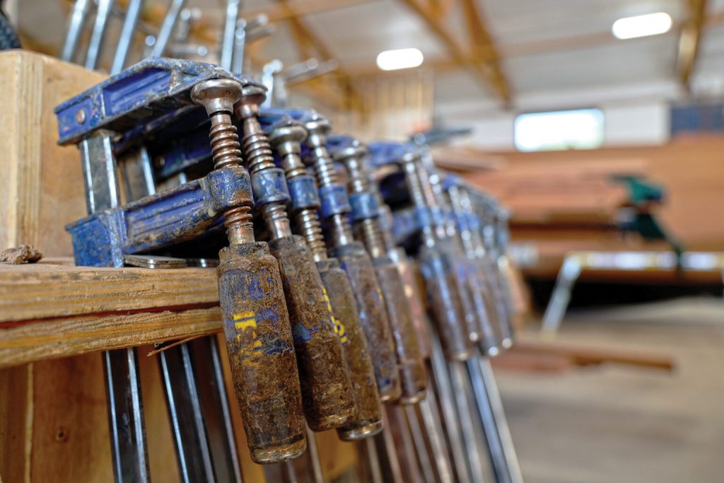 Restaurar a Tradição: Coeur Customs, o Steinway HT 340 e as Rotas de Barco do Lago Coeur d’Alene