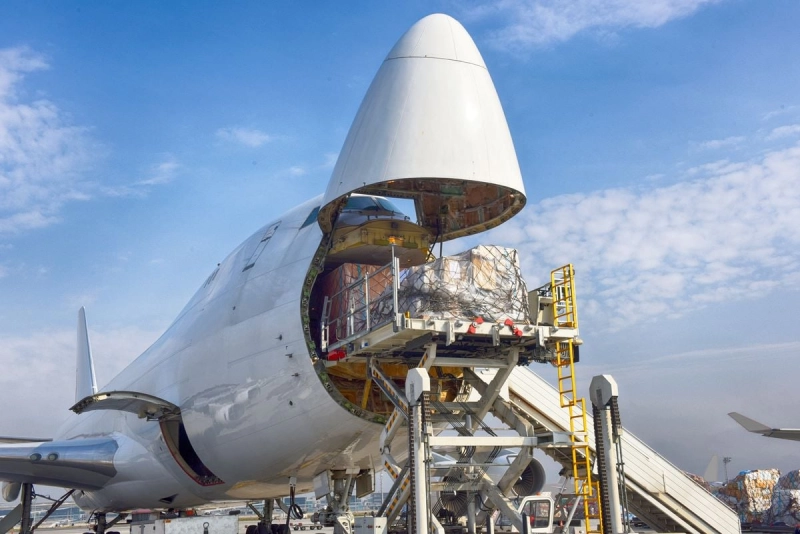 Volúmenes récord de carga aérea en 2025 y lo que los cambios en las rutas comerciales significan para la logística de viajes