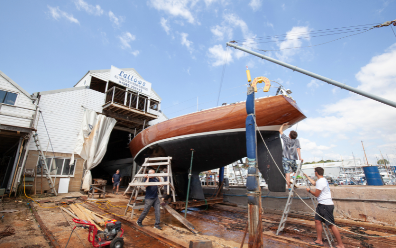 Miten Lallows Boatyard muovasi Cowesin purjehdusta ja klassisia entisöintejä