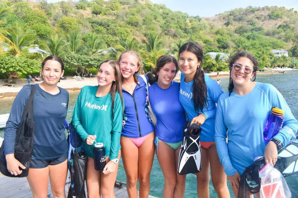 Wat te verwachten bij Sail Caribbean Teen Scuba Camp: schema's, vaardigheden en zelfvertrouwen in de oceaan