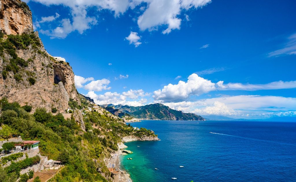 Segla längs Amalfikusten: En veckolång rutt från Neapel till Positano
