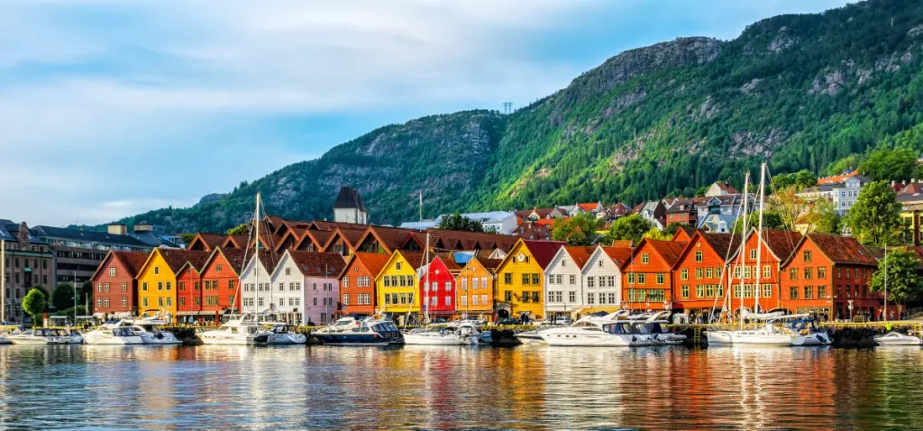 How Bergen’s Bryggen Became a Hub of Hanseatic Shipping and Maritime Trade