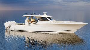 Scout 435 LXF Li-Ion Walkthrough: Performance, Comfort and Charter Potential