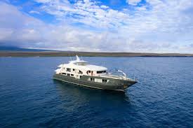 Segla i Galápagos ombord på M/Y Infinity: Logistik, komfort och tillgång till vilda djur