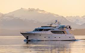 在 M/Y Dauntless 游艇上享受奢华的阿拉斯加游艇租赁之旅，由 26 North Charter 提供。
