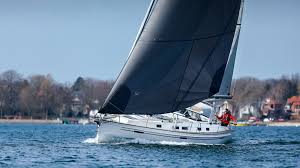 Binnenin de Saare 41.2: Estlands Verfijnde Cruising Jacht met Achterkuip