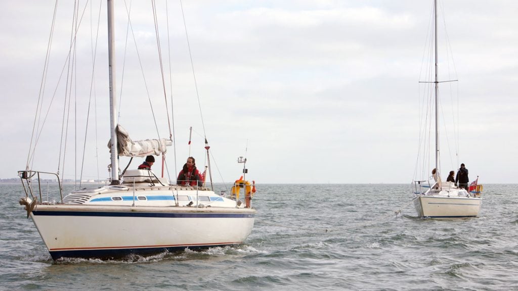 Practical Guide to Setting Up an Astern Tow at Sea