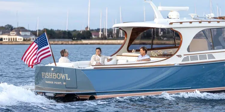 Análise da Hinckley Picnic Boat 39 — Facilidade de Jet Drive, Espaços Sociais Abertos, Cruzeiros Diurnos Panorâmicos