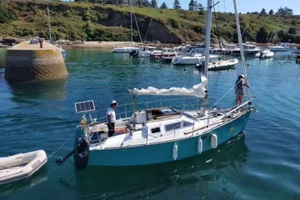 Casestudy: elektrische pod-retrofit voor een zeilboot van 7 meter en 2 ton: van een 6 pk buitenboordmotor naar een 3 kW ePropulsion 3.0 Evo