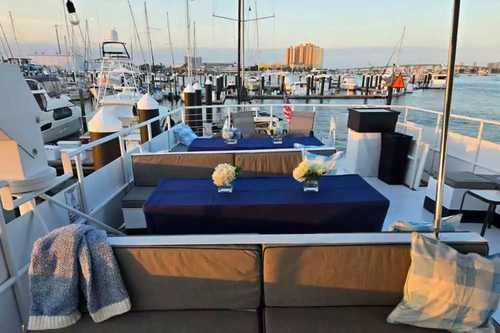 Charter One Yachts podnosi networking na IT Expo na pokładzie Summer Wind