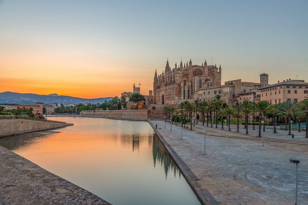 Practical 7-Day Sailing Itinerary Through Mallorca, Cabrera, Ibiza and Formentera
