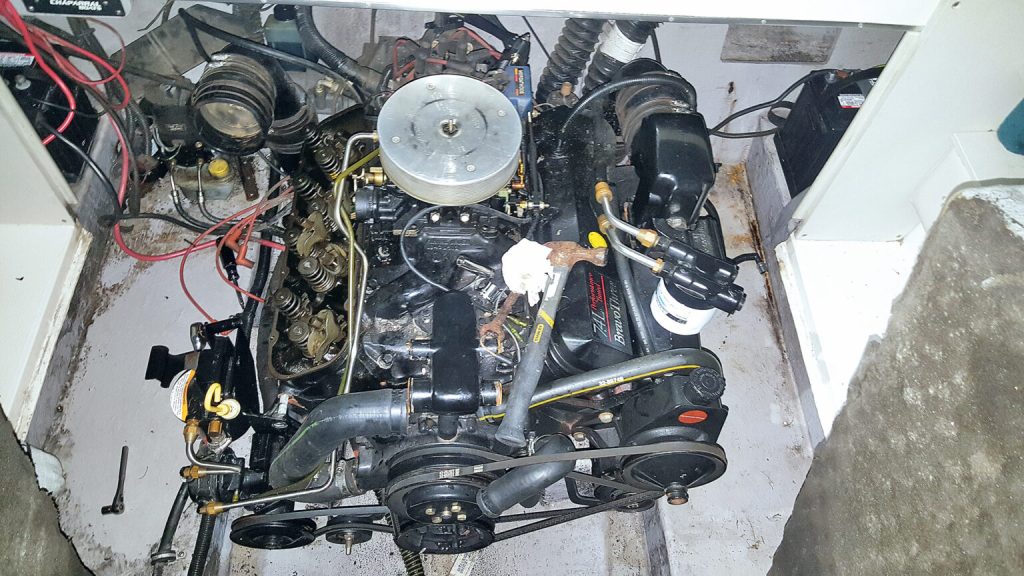 كيف أعادت عملية إعادة بناء الجزء العلوي لمحرك V8 بسعة 7.4 لتر الحياة إلى قارب Chaparral 2550 SX للقيام برحلات بحرية ساحلية