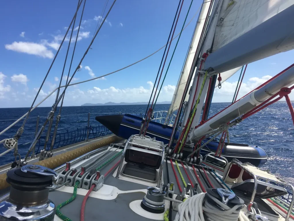 Praktický průvodce zimní plavbou v Karibiku: pasáty, podmínky a tipy na dovolenou s First Class Sailing