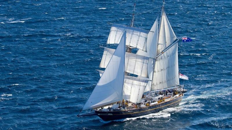 Klasszikus jachtok és magas hajók vezetik a vitorlák felvonulását a 80. Rolex Sydney Hobart előtt