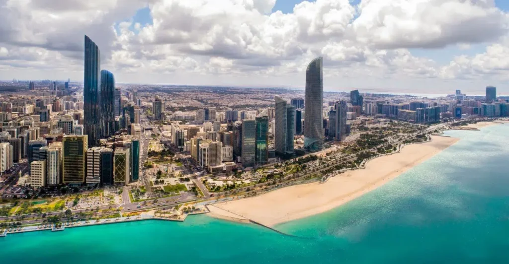 Dubai to Abu Dhabi: One-Week Yacht Route with Ports, Culture and Beaches