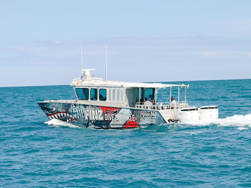 Cum o Catamarană Personalizată a Reinventat Excursiile de Scufundări de o Zi din Key West până la Dry Tortugas