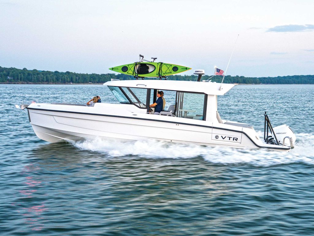 Cruisers Yachts 38 VTR EC — 一款多功能探险跨界艇，适合巡航和跳岛游