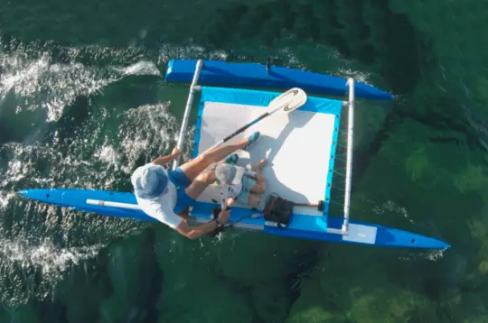 ECOPULSE elektrik tekne — sessiz kıyı seyri için trimaran ve prao versiyonları