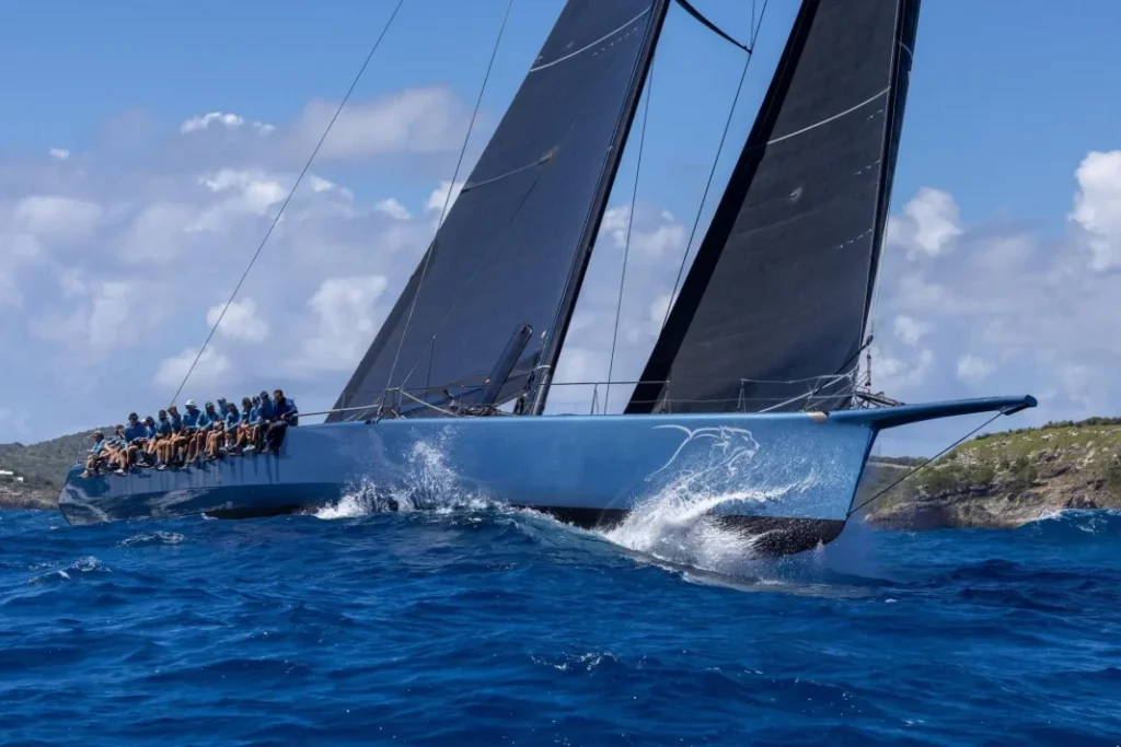 Choque de Maxis en la RORC Caribbean 600: Black Jack 100 y Leopard 3 lideran la carga