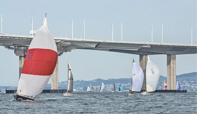Márciusi hajózási összefoglaló: A Latitude 38 foglalkozik a Three Bridge Fiascóval, a Ha-Hával és a Folkboatokkal